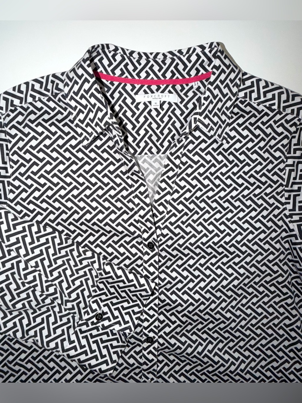 Foxcroft WRINKLE FREE shirt shaped button front black white top women’s sz 16